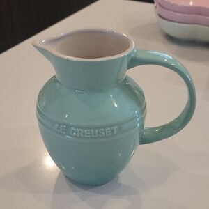 Like New Le Creuset Cool Mint Pitcher